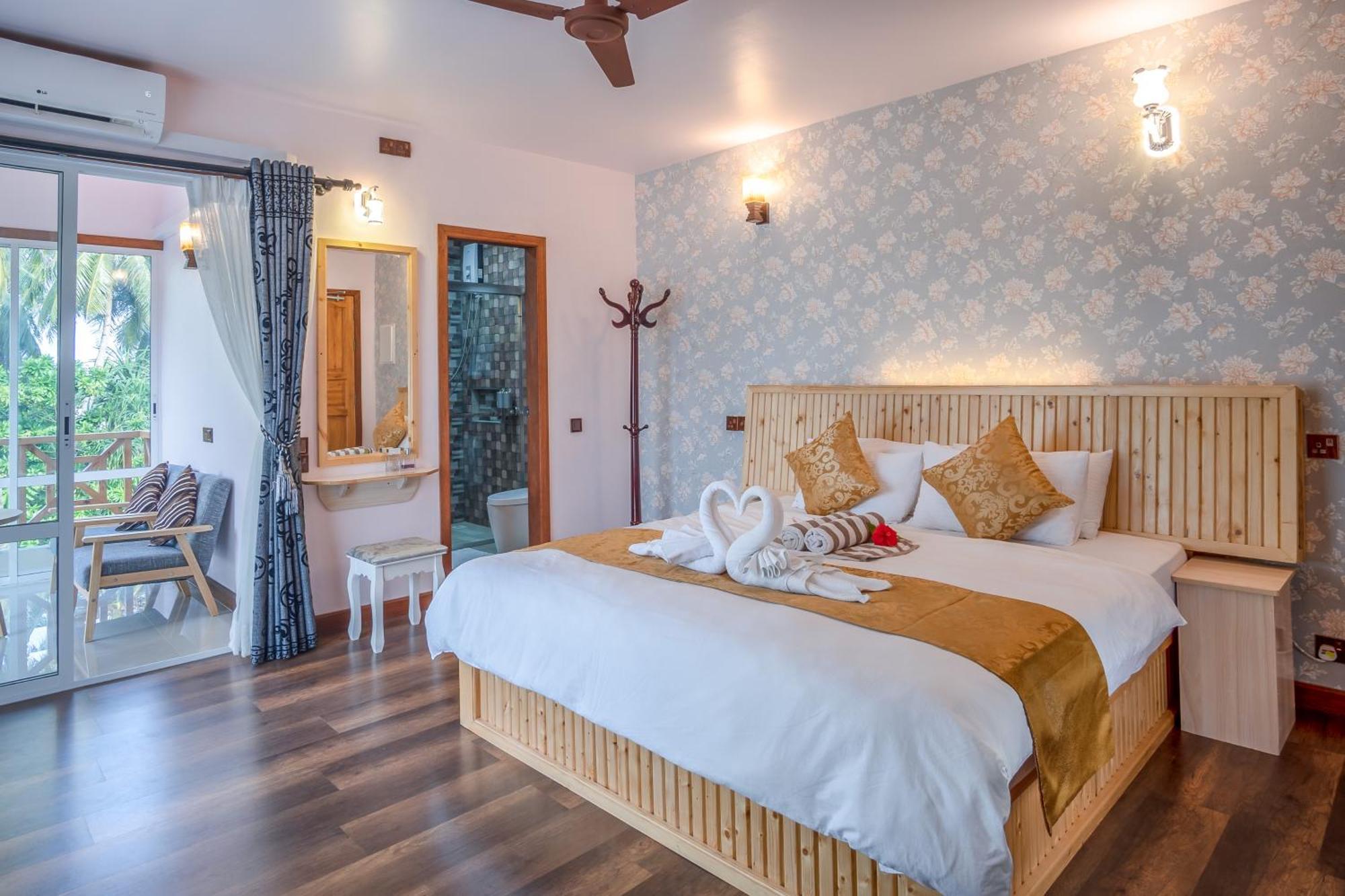 Ostrov Palm Hotel Ukulhas Island Exterior photo