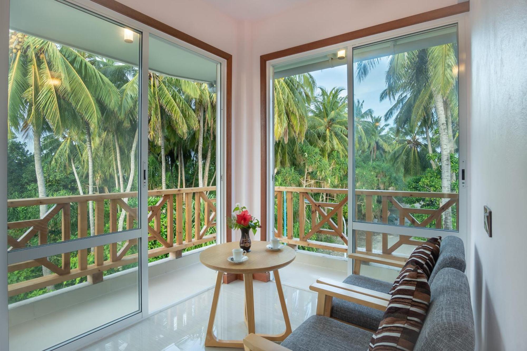 Ostrov Palm Hotel Ukulhas Island Exterior photo