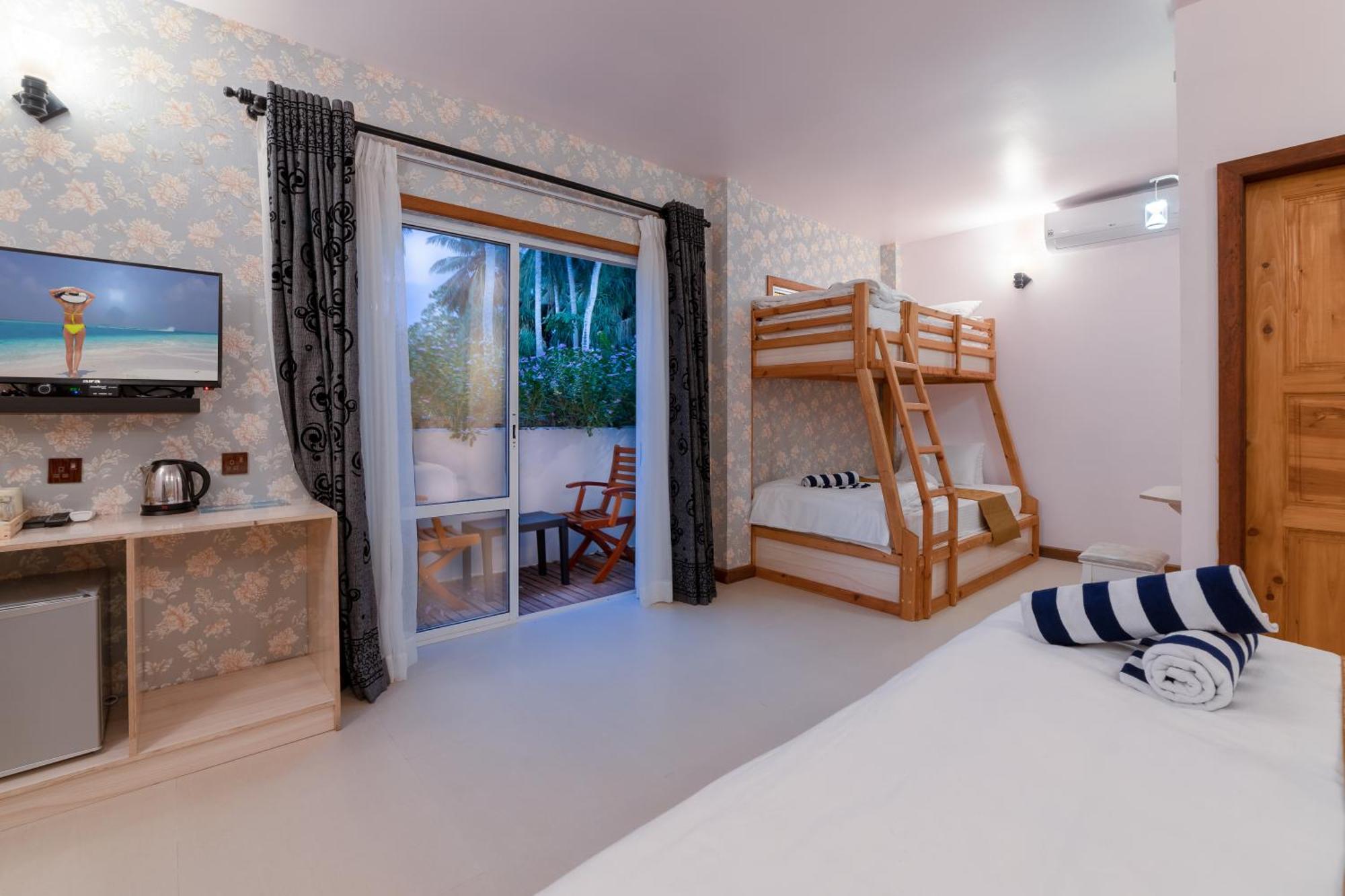 Ostrov Palm Hotel Ukulhas Island Exterior photo