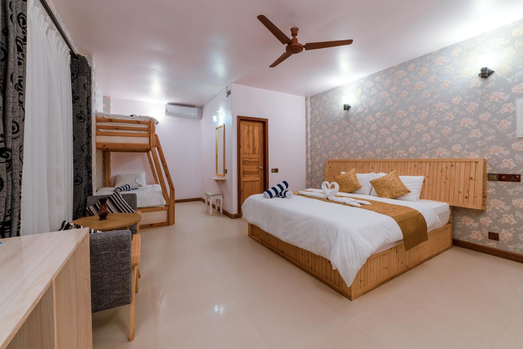 Ostrov Palm Hotel Ukulhas Island Exterior photo